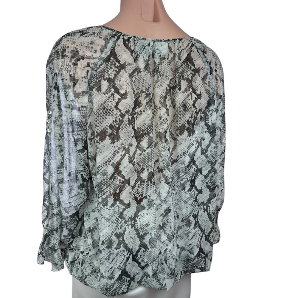 Chico's Size 2/ L Sheer Pullover Top Blouse Gray & White 3/4 Sleeve Polyester - Picture 5 of 8